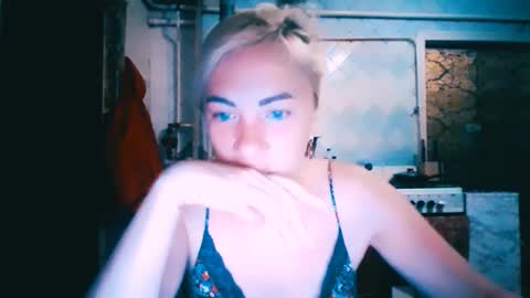 Snapshot of alinafrey_ chatting on 06/08/26, 06:30 Alina online show from 06/08/26, 06:30