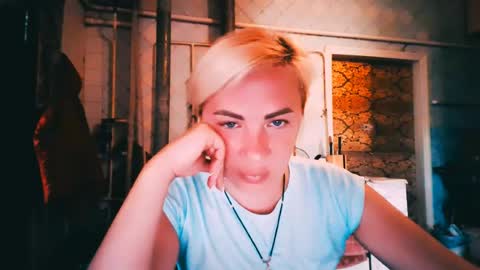 Snapshot of alinafrey_ chatting on 06/17/26, 09:34 Alina online show from 06/17/26, 09:34