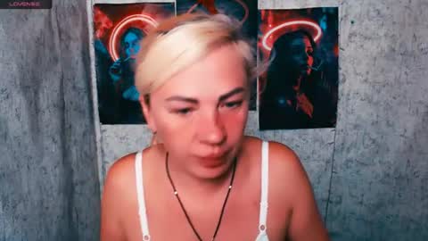 Snapshot of alinafrey_ chatting on 06/18/26, 04:46 Alina online show from 06/18/26, 04:46