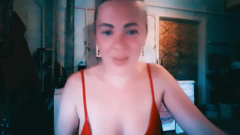Snapshot of alinafrey_ chatting on 06/22/26, 05:26 Alina online show from 06/22/26, 05:26
