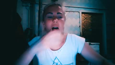 Snapshot of alinafrey_ chatting on 06/24/26, 07:02 Alina online show from 06/24/26, 07:02