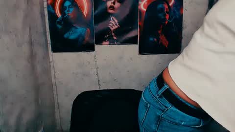 Snapshot of alinafrey_ chatting on 07/30/26, 04:33 Alina online show from 07/30/26, 04:33