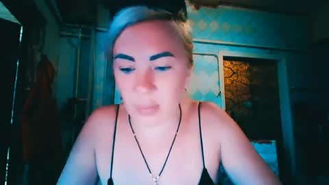 Snapshot of alinafrey_ chatting on 08/02/26, 04:44 Alina online show from 08/02/26, 04:44