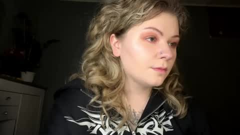 Snapshot of alinahotgirl chatting on 03/28/26, 02:27 Alina online show from 03/28/26, 02:27