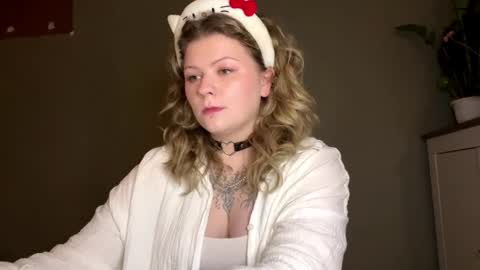 Snapshot of alinahotgirl chatting on 03/31/26, 09:26 Alina online show from 03/31/26, 09:26