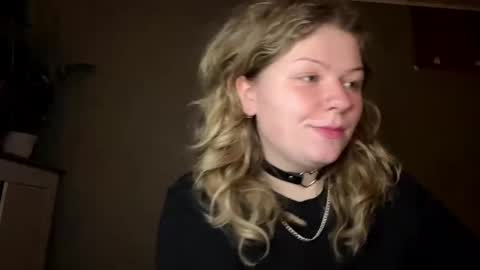 Snapshot of alinahotgirl chatting on 04/07/26, 08:20 Alina online show from 04/07/26, 08:20