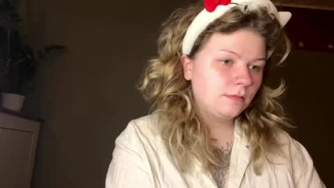 Snapshot of alinahotgirl chatting on 04/16/26, 08:31 Alina online show from 04/16/26, 08:31