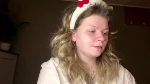 Snapshot of alinahotgirl chatting on 04/21/26, 08:44 Alina online show from 04/21/26, 08:44