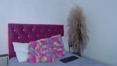 lili online show from 02/14/25, 01:34