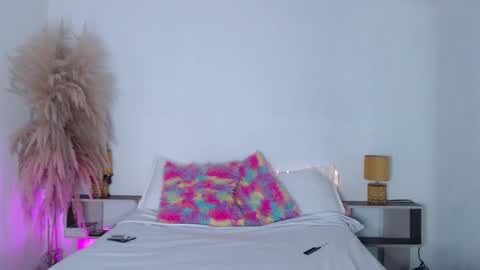 lili online show from 02/16/25, 04:31