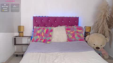 lili online show from 09/29/25, 07:46