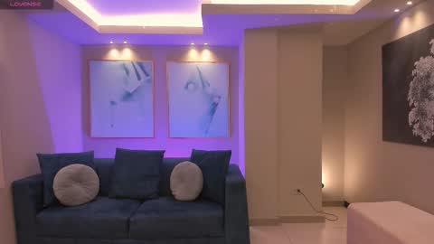 alinakravitz_ online show from 02/18/26, 12:23