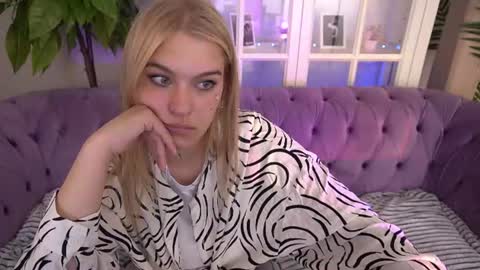 Snapshot of alinalemon chatting on 06/15/26, 07:10 Alina online show from 06/15/26, 07:10