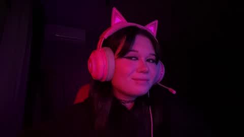 Snapshot of alinalovelove chatting on 04/15/26, 05:09 Alina online show from 04/15/26, 05:09