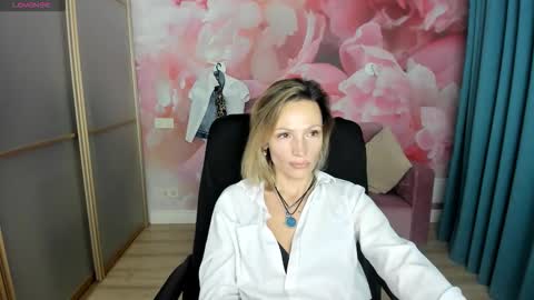 Snapshot of alinamoor chatting on 01/06/26, 05:33 AlinaMoor online show from 01/06/26, 05:33