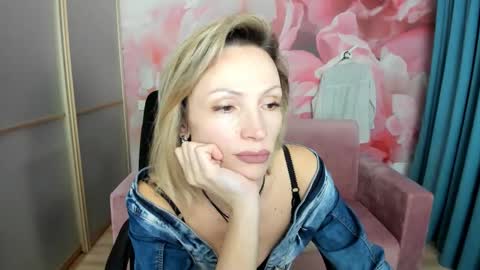 Snapshot of alinamoor chatting on 02/14/26, 07:10 AlinaMoor online show from 02/14/26, 07:10