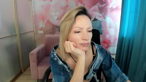 Snapshot of alinamoor chatting on 03/11/26, 07:03 AlinaMoor online show from 03/11/26, 07:03