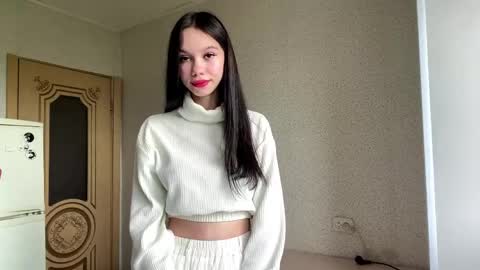 Snapshot of alinareik chatting on 05/27/26, 01:41 Mary online show from 05/27/26, 01:41