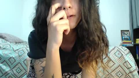 Snapshot of alinawoolf_ chatting on 02/04/25, 02:39  Ali  online show from 02/04/25, 02:39