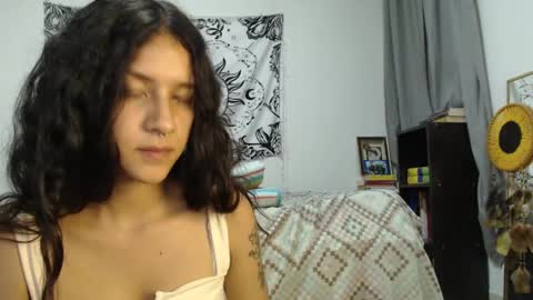 Snapshot of alinawoolf_ chatting on 03/11/25, 05:05  Ali  online show from 03/11/25, 05:05