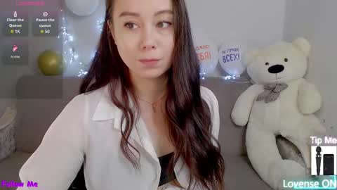 Snapshot of alinaxrose chatting on 11/04/25, 07:29 AlinaXRose online show from 11/04/25, 07:29