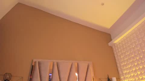 Snapshot of aline_costa chatting on 04/16/26, 09:04 - online show from 04/16/26, 09:04