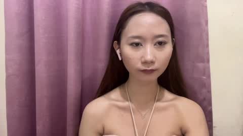 Snapshot of alinebessmer chatting on 04/27/26, 03:37 Suki online show from 04/27/26, 03:37