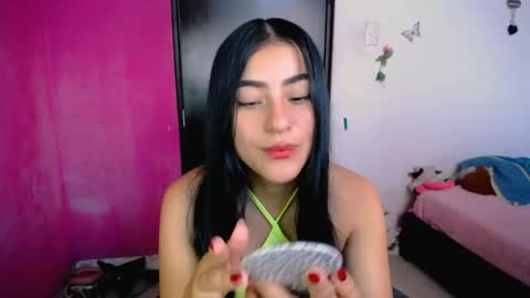 Snapshot of alis_jones__ chatting on 04/18/26, 04:00 Alis jines online show from 04/18/26, 04:00