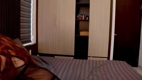 Snapshot of alisaa_01 chatting on 09/30/25, 02:05 Alice Fansly Alisa01 online show from 09/30/25, 02:05