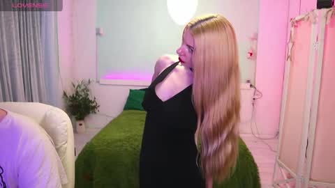 Snapshot of alisaaleks chatting on 04/18/26, 07:58 Alisa Aleks online show from 04/18/26, 07:58