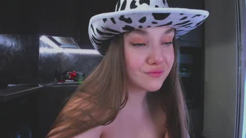 Snapshot of alisaxfox chatting on 04/19/26, 07:40 Alisa online show from 04/19/26, 07:40