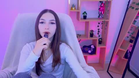 Snapshot of alisemeaw chatting on 09/16/25, 05:19 Alise online show from 09/16/25, 05:19