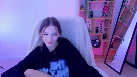 Snapshot of alisemeaw chatting on 09/24/25, 06:17 Alise online show from 09/24/25, 06:17