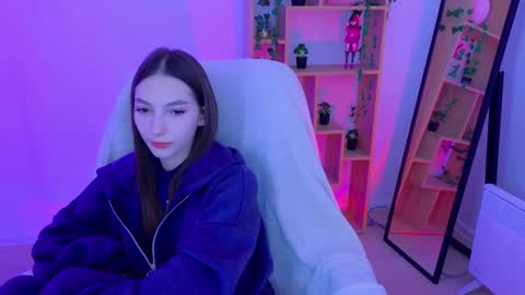 Snapshot of alisemeaw chatting on 10/03/25, 06:43 Alise online show from 10/03/25, 06:43