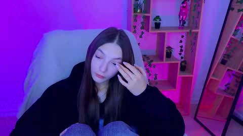 Snapshot of alisemeaw chatting on 10/08/25, 06:11 Alise online show from 10/08/25, 06:11