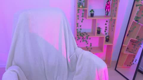 Snapshot of alisemeaw chatting on 10/10/25, 07:07 Alise online show from 10/10/25, 07:07