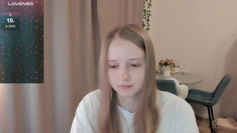 Snapshot of alisha_ley chatting on 06/13/26, 05:22 Alya online show from 06/13/26, 05:22