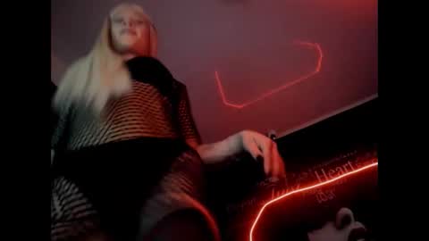 alishaa_nixx online show from 09/10/25, 12:32