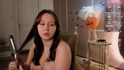 Alisia online show from 10/24/25, 09:28