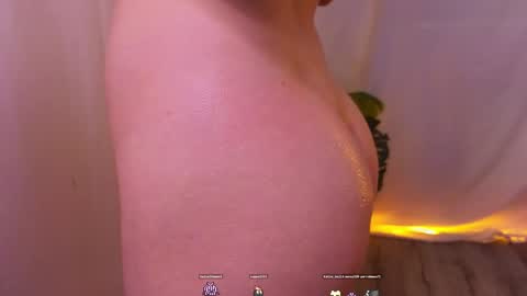 Snapshot of alisia_spinnet chatting on 12/14/24, 01:16 Alisia online show from 12/14/24, 01:16