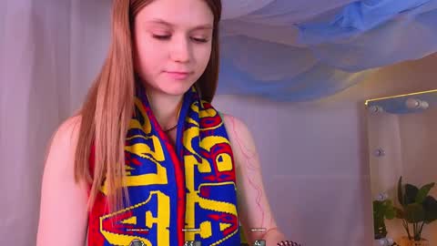 Snapshot of alisia_spinnet chatting on 12/15/24, 10:28 Alisia online show from 12/15/24, 10:28