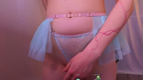 Snapshot of alisia_spinnet chatting on 12/16/24, 01:22 Alisia online show from 12/16/24, 01:22