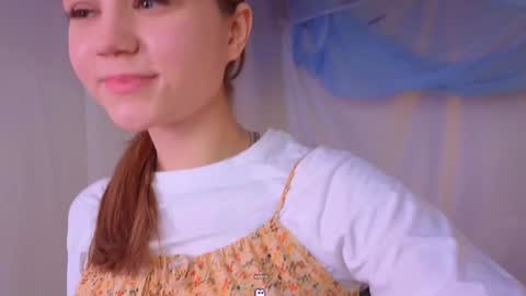 Snapshot of alisia_spinnet chatting on 12/20/24, 07:55 Alisia online show from 12/20/24, 07:55