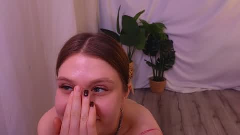 Snapshot of alisia_spinnet chatting on 12/20/24, 02:05 Alisia online show from 12/20/24, 02:05