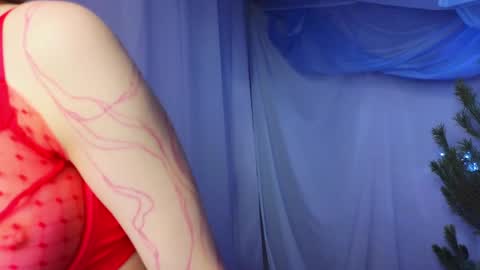 Snapshot of alisia_spinnet chatting on 12/24/24, 10:33 Alisia online show from 12/24/24, 10:33