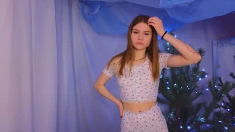 Snapshot of alisia_spinnet chatting on 01/04/25, 12:38 Alisia online show from 01/04/25, 12:38