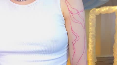 Snapshot of alisia_spinnet chatting on 01/13/25, 10:14 Alisia online show from 01/13/25, 10:14