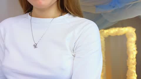 Snapshot of alisia_spinnet chatting on 01/14/25, 10:27 Alisia online show from 01/14/25, 10:27