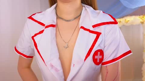 Snapshot of alisia_spinnet chatting on 01/19/25, 01:22 Alisia online show from 01/19/25, 01:22