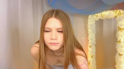 Snapshot of alisia_spinnet chatting on 01/21/25, 07:04 Alisia online show from 01/21/25, 07:04